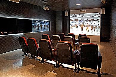 小岛秀夫赞《疯狂的麦克斯：狂暴女神》导演是他的神